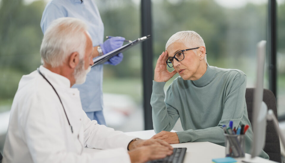 Sağlık sigortası ile doktor muayenesi